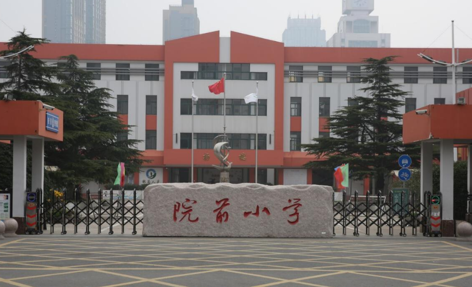 連云港院前小學(xué)正式運(yùn)用教室空調(diào)節(jié)能系統(tǒng)